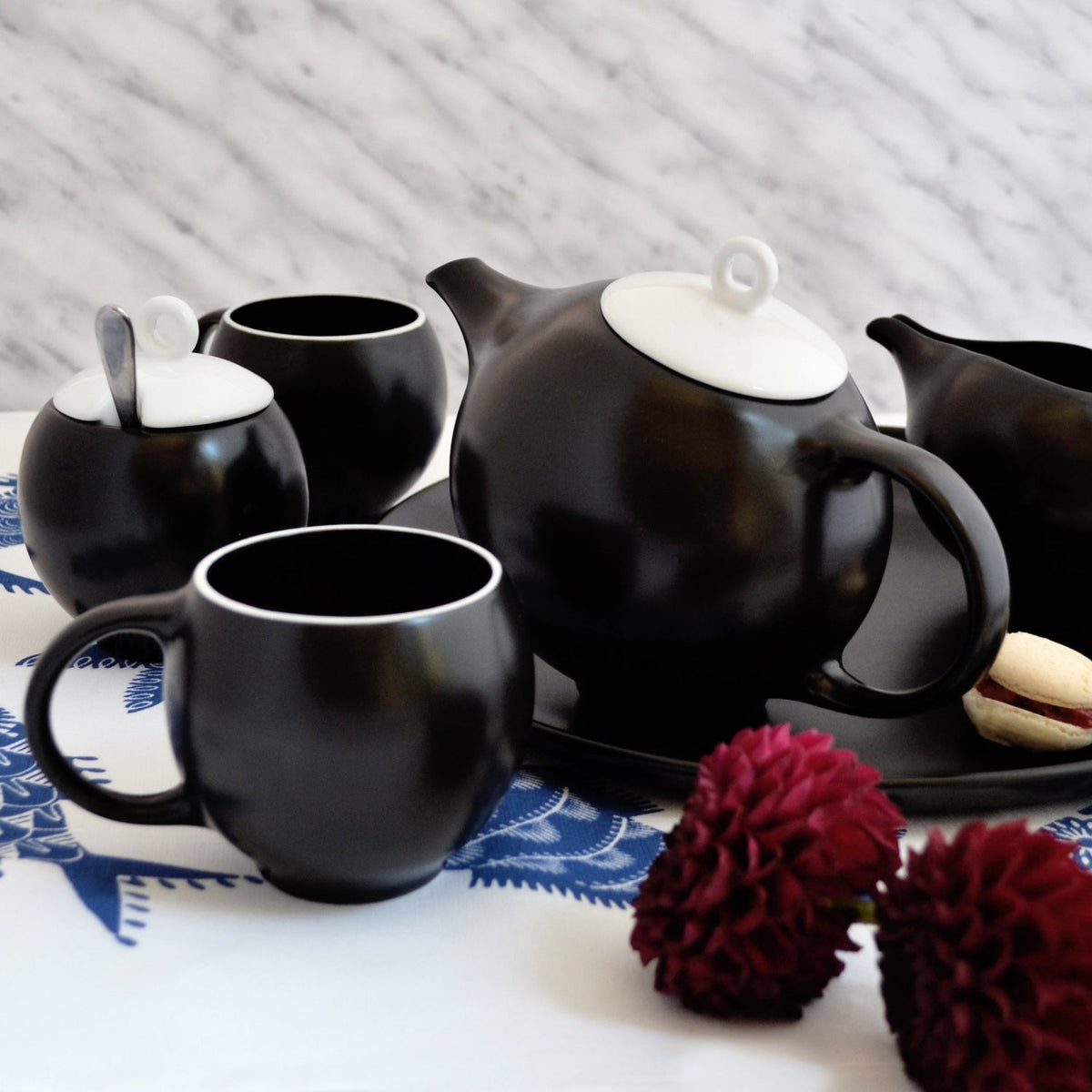 Eva teapot - Modern Ceramic Teapot with Infuser - Black