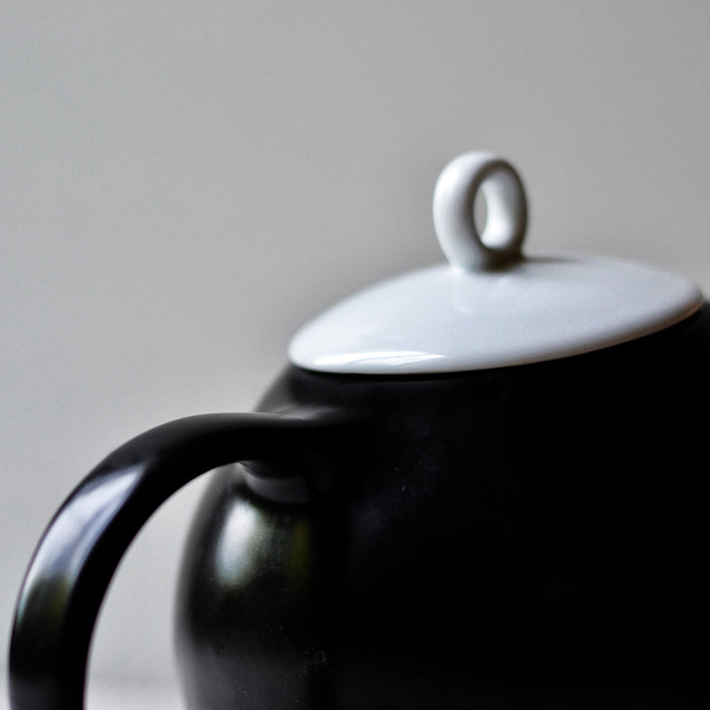Eva teapot - Modern Ceramic Teapot with Infuser - Black
